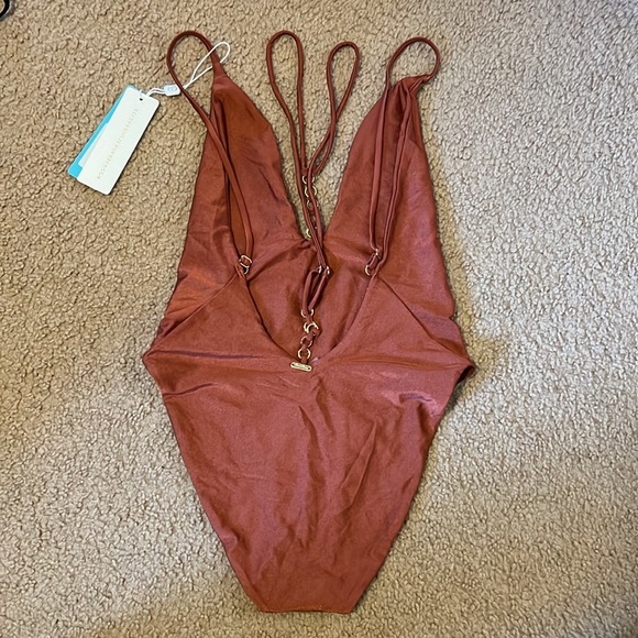 Beach bunny Ireland one piece swim - Picture 2 of 2